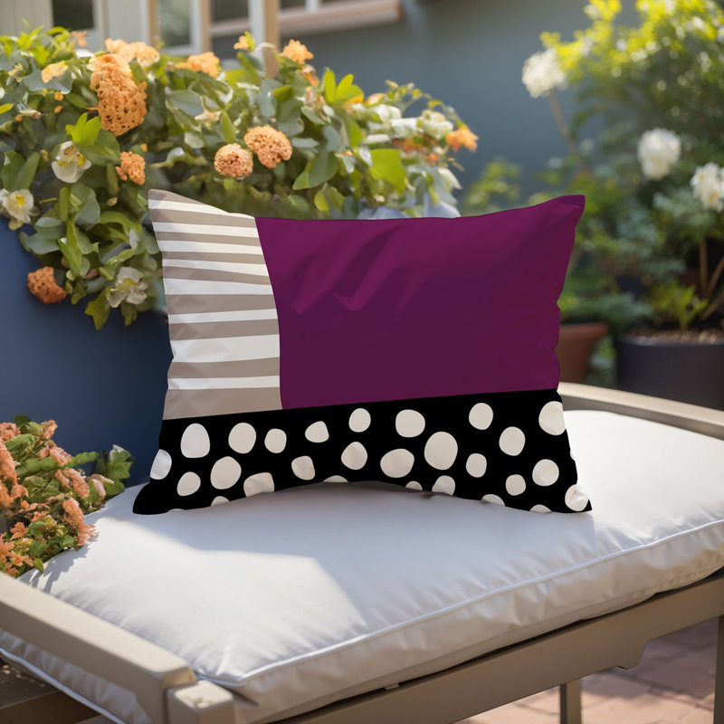 Oreiller rectangulaire réversible intérieur / extérieur Ekon, H 18 po x l 25 po, Mauve / noir / blanc cassé