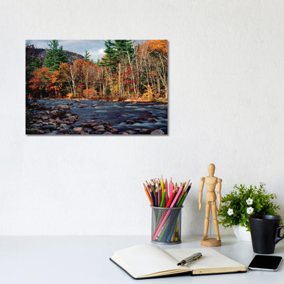 «Scenic Fall Foliage At The Swift River, White Mountains National Forest» par George Oze - photographie sur toile tendue