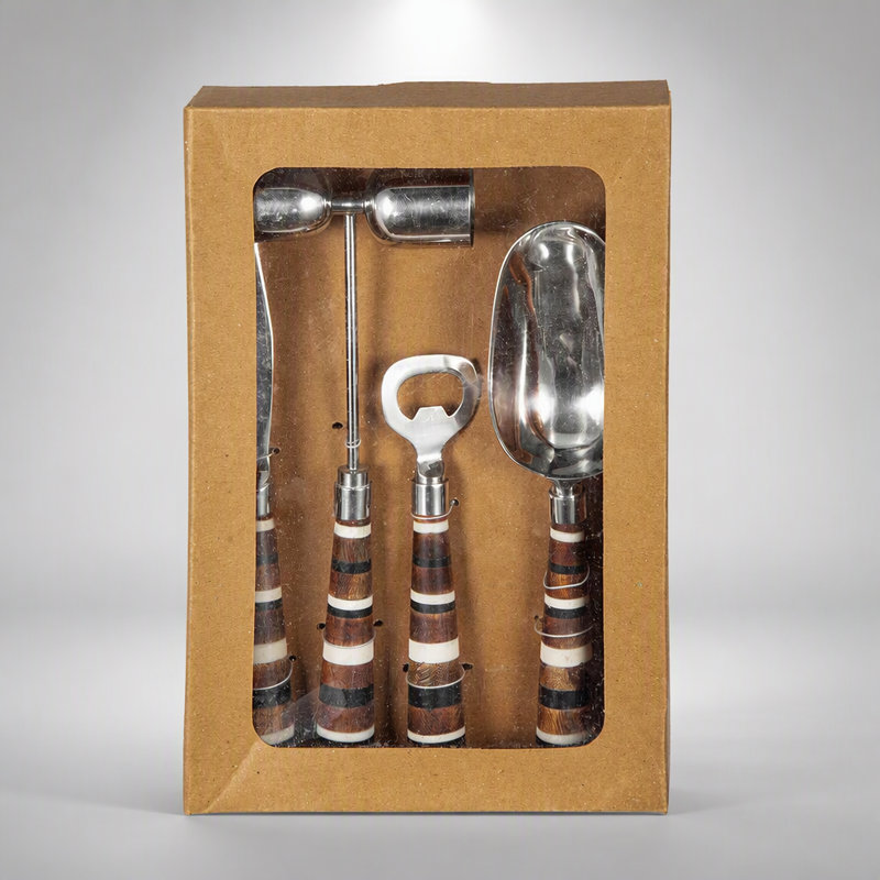 Coffret ouvert de 4 accessoires de bar en acier durable et bois de manguier, idéal pour les bars modernes à domicile et les réceptions.