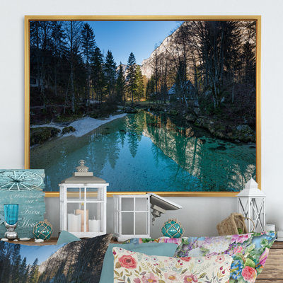 «Turquoise Water Grounded By Trees», reproduction sur toile flottante