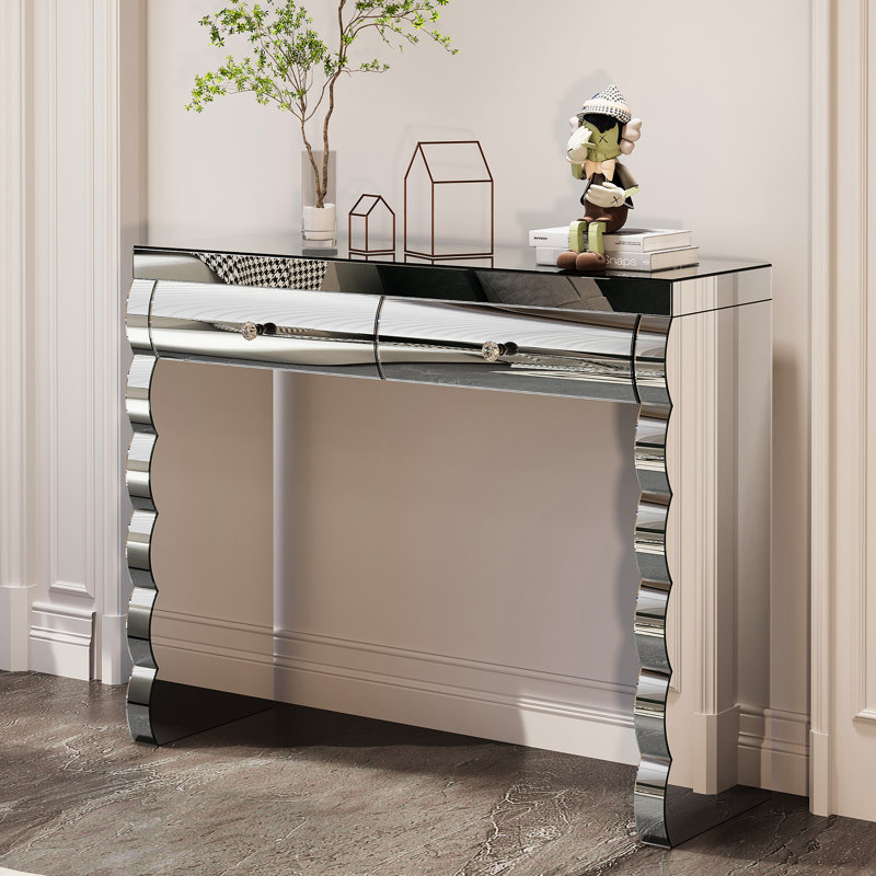 Table d'appoint en miroir argentée brillante avec deux tiroirs et une conception à bords uniques, convenant à un vestibule ou à un espace de vie principal, compartiments de rangement faciles à assembler, espaces fonctionnels à plusieurs niveaux, cadre