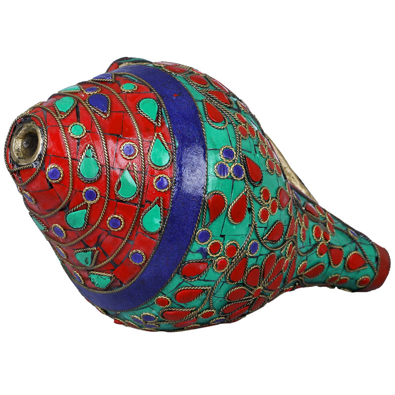 Conque décorée avec incrustation de figurine
