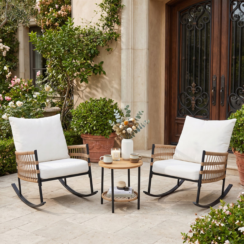 Ensemble de 3 fauteuils à bascule d'extérieur, ensemble de conversation de patio en rotin PE résistant aux intempéries avec fauteuils à bascule rembourrés et table d'appoint pour porche, jardin, terrasse et bord de piscine, beige