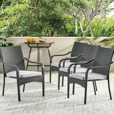 Chaises d'extérieur empilables en PE gris avec structure en fer, coussins argentés, conception de sièges confortables pour une utilisation en patio