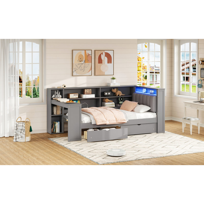 Lit plateforme simple en bois, avec tête de lit tapissier, rangement multiple, charge, bureau à DEL et encastré, station de recharge en bois de couleur grise, lumières, aspect ombragé