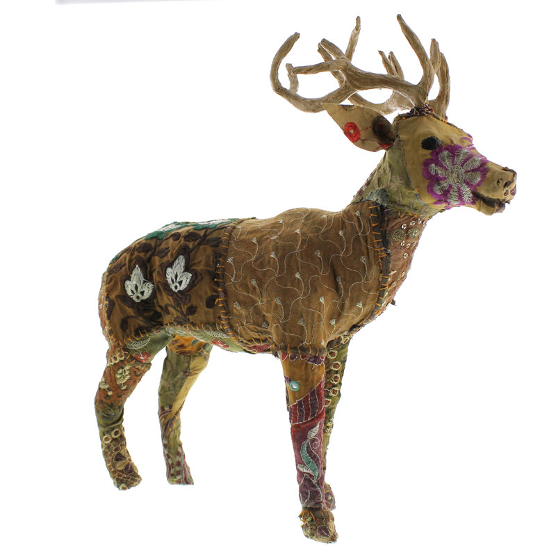 Cerf de forêt debout