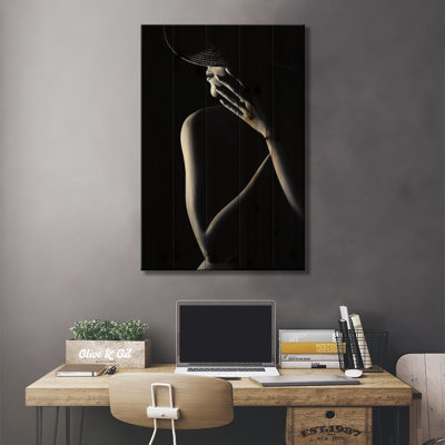 Femme nue avec un chapeau noir 3