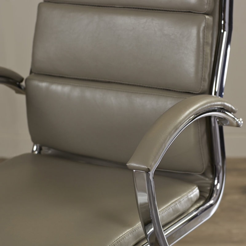 Fauteuil de conférence Alcindo, Fumée