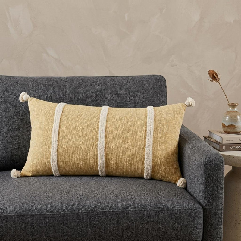 Coussin en coton 14 "x 26" blanc et jaune avec des pampilles
