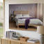 Toile, scène de chambre à coucher confortable avec art mural en bois à lattes de lit orné d'une couette moelleuse de couleur claire et d'un art mural sur toile Deep Bringing-621223263