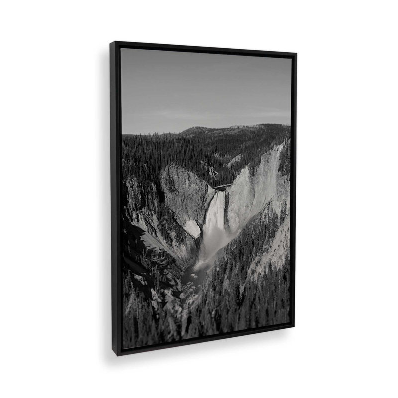 «Yellowstone» par Garima Dhawan, reproduction de photo, H 32 po x l 24 po, Impression encadrée sans passe-partout, Noir