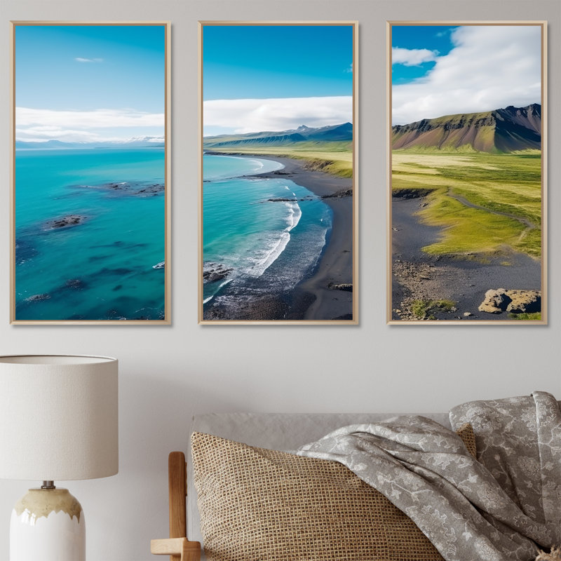 Vue aérienne de la plage en Islande II - plage et océan, art mural, Cadre flottant brun, H 32 po x l 48 po x P 1 po