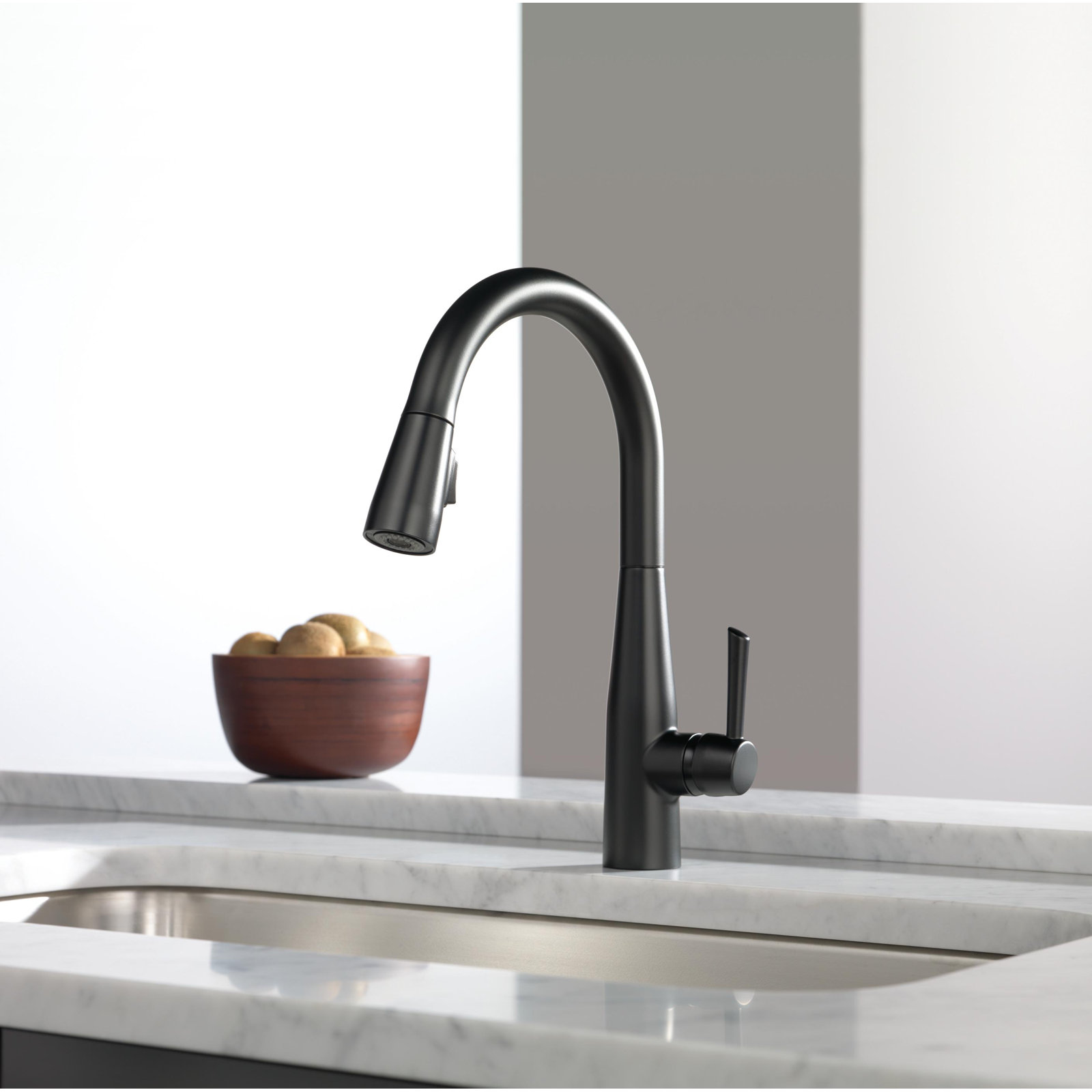 Essa Pull-Down Kitchen Faucet, Matte Black