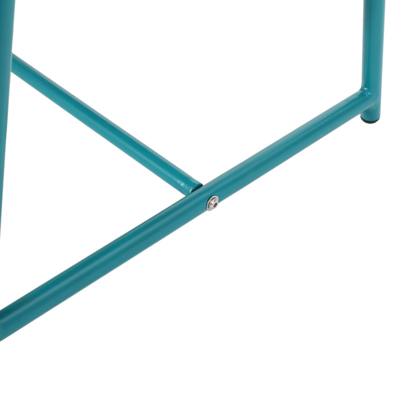 Table d'appoint en fer pour l'extérieur avec une finition mate captivante pour une construction amusante et stable