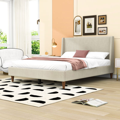 Lit plateforme tapissier avec tête de lit à oreilles et pieds centraux