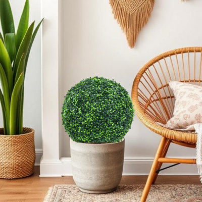 7 Inch 2 Balls Artificial Boxwood Topiary Balls 4 Layers of UV-Resistant Greenery Balls for Outdoor and Indoor Decoration (Set of 2)