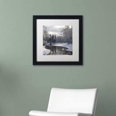 « fraîche snowfalls on the river », reproduction de photo sur toile encadrée