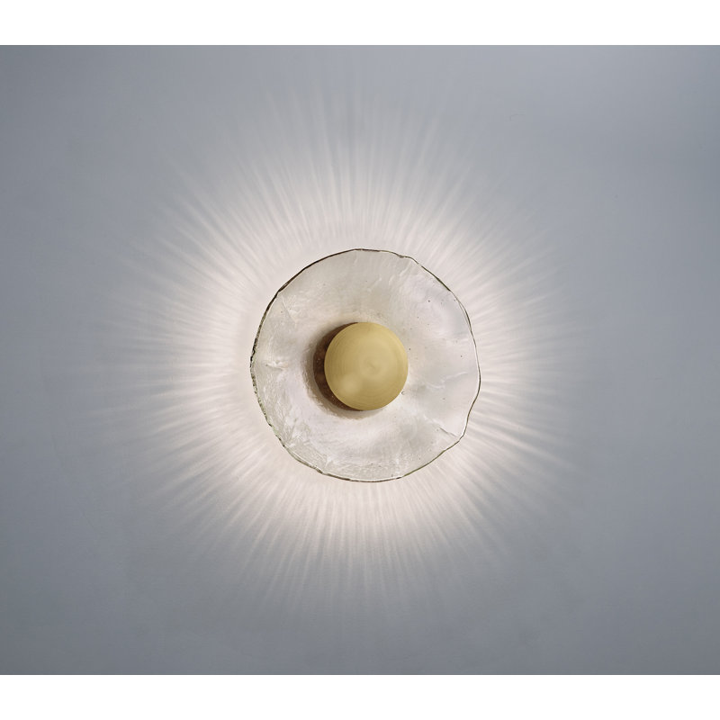 Inviso LED Flush Mounted Sconce, Laiton brossé / noyer teinté foncé, 2700