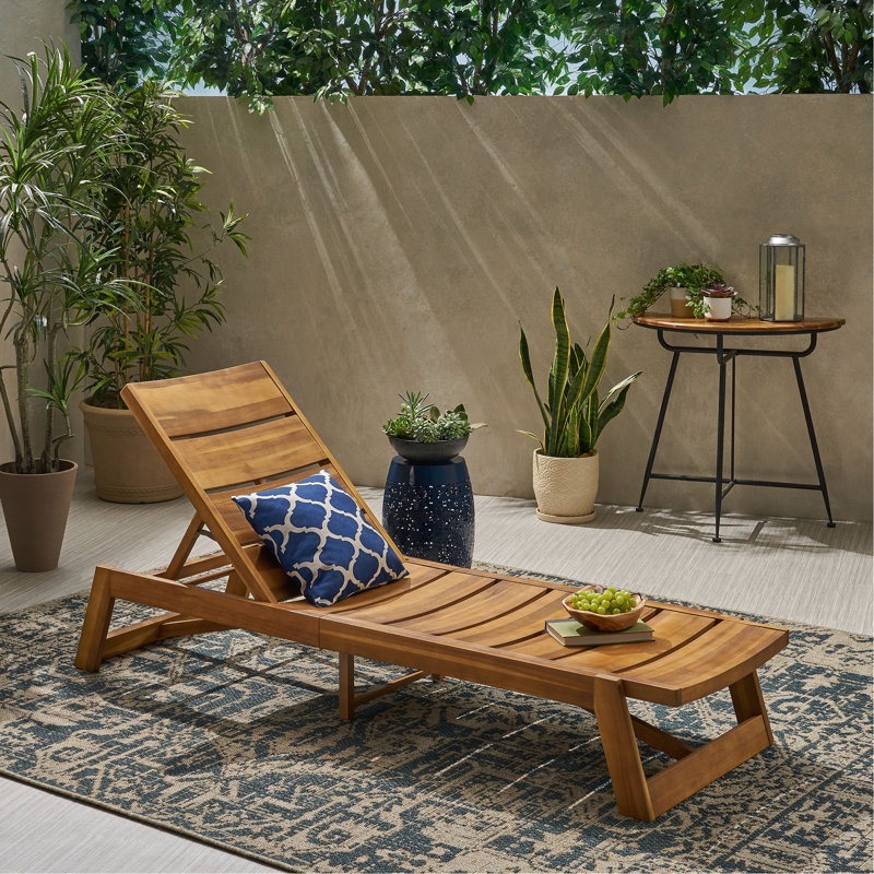 CHAISE LOUNGE