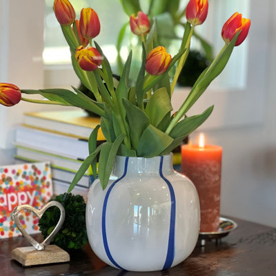 Vase rayé bleu et blanc