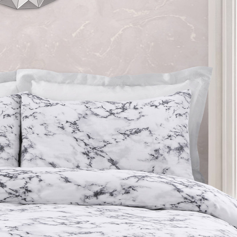 Carneshia Polyester Tufted Duvet Cover Set