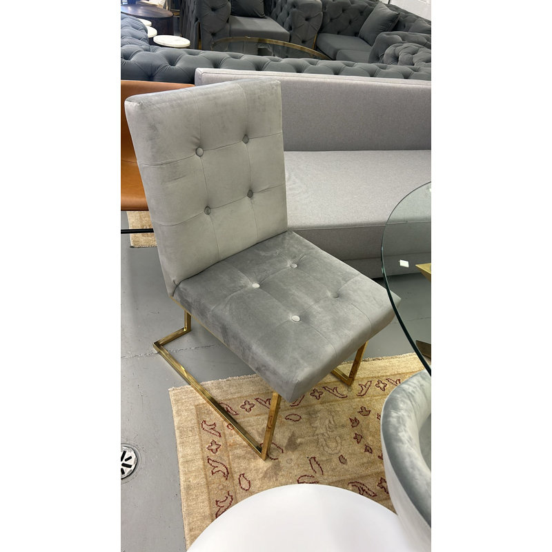 Chaise Nath, Gris