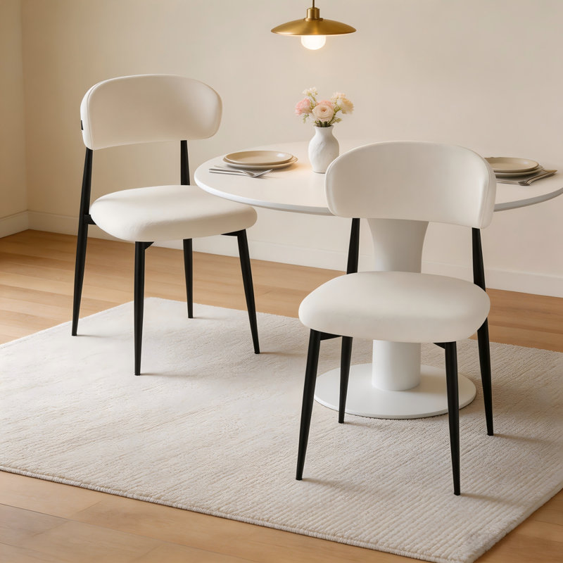 Ensemble de 2 chaises de salle à manger modernes avec dossier incurvé et assise rembourrée, chaises d'appoint blanches et noires recouvertes de tissu avec pieds en métal robustes – Sièges polyvalents pour la cuisine, la salle à manger et le restaurant