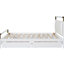 Grand lit plateforme blanc avec 2 grands tiroirs et un lit gigogne pour une chambre à coucher sereine avec une décoration sophistiquée-650705836