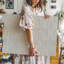 La toile crée un motif sans couture avec des lignes verticales avec un art mural doux-683984593