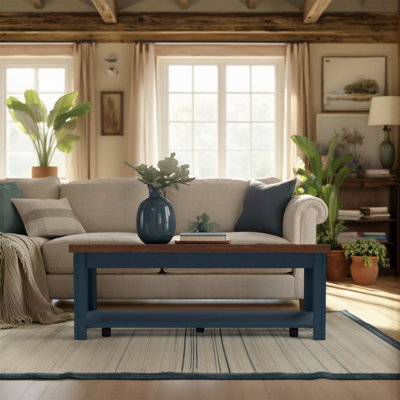 Table basse avec une tablette inférieure