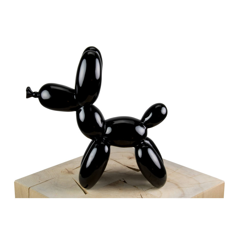 Small and fine sculpture, Black