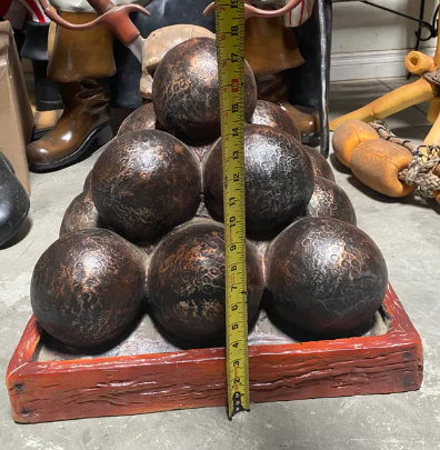 Statue grandeur nature Trenell Cannon Balls