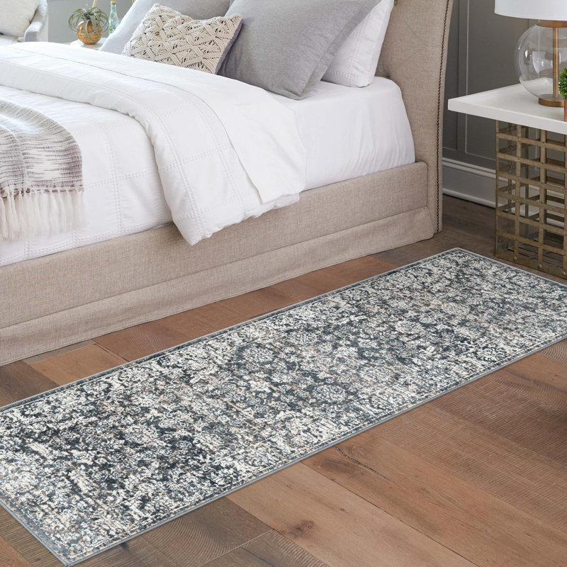Tapis beige et bleu marine Country & Floral Antwanae, Tapis de couloir 2 pi 2 po x 6 pi 1 po