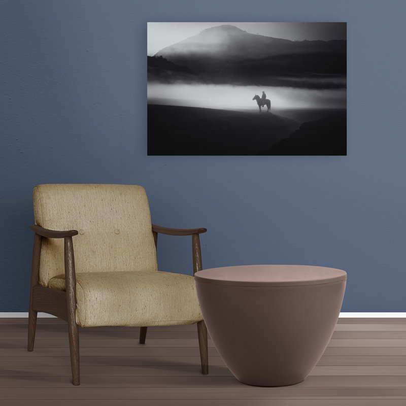 Cavalier solitaire dans la brume - Tableau abstrait contemporain dramatique représentant un cheval dans un paysage de montagne