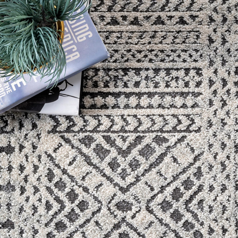 Hileman Geometric Indoor Rug, Runner 2' x 6'