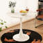 Table ronde en marbre blanc de 31,4 po, pieds en métal pour un soutien supplémentaire, élégante et facile à assembler, table à réglages variés avec pieds, design moderne, magasin de transport, différents emplacements polyvalents