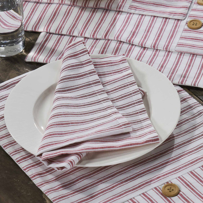Ensemble de 4 serviettes de table rouges indémodables de 18 po x l 18 po, Rouge