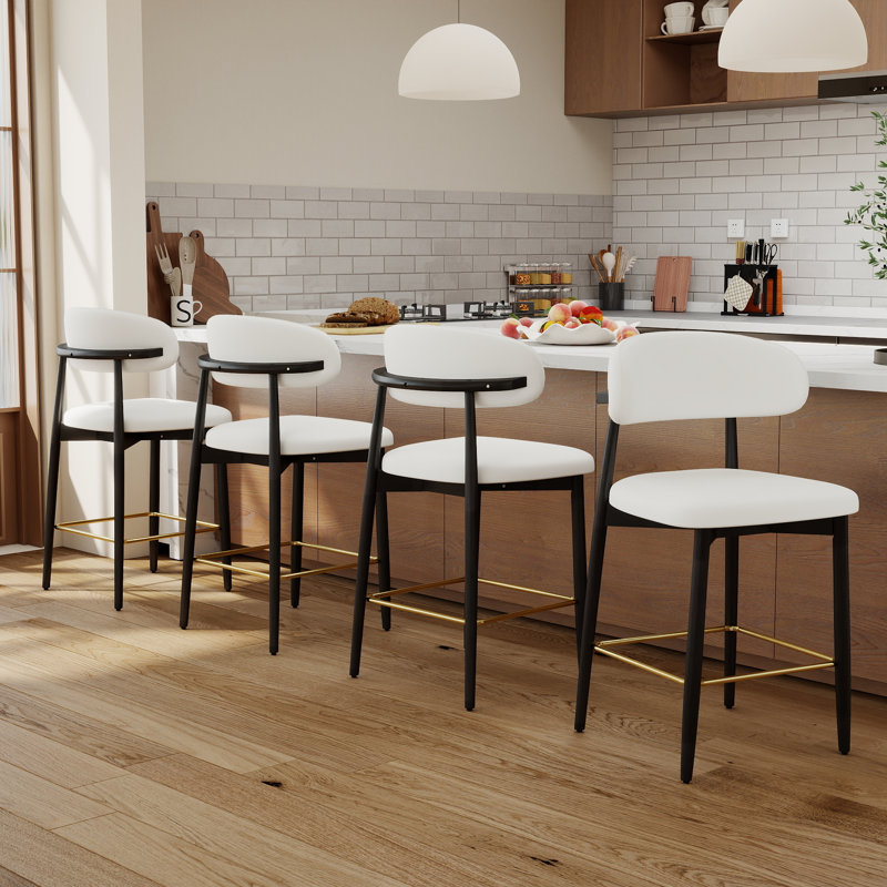 Ensemble de 4 tabourets de bar Hollis en similicuir crème, structure en bois d'hévéa, Siège en cuir blanc / structure noire