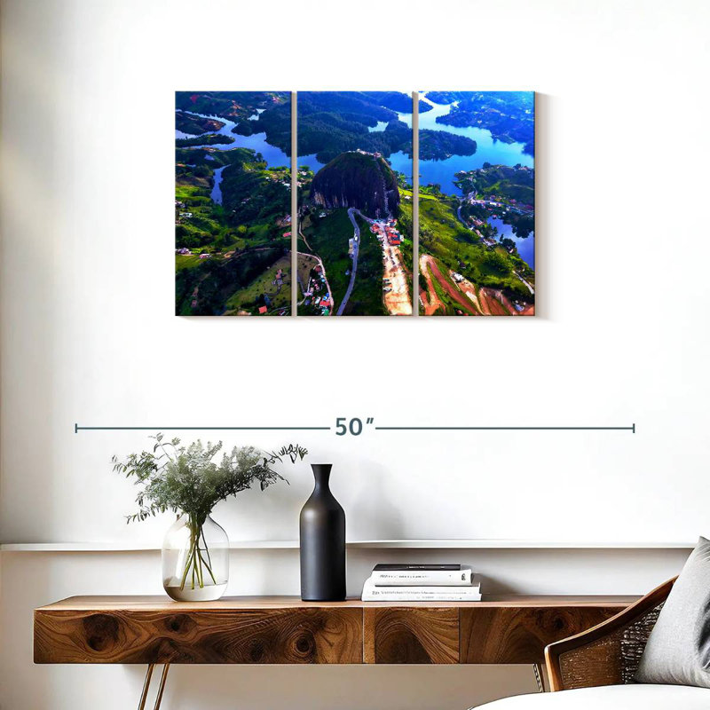 Rocher de Guatape, H 20 po x l 33 po