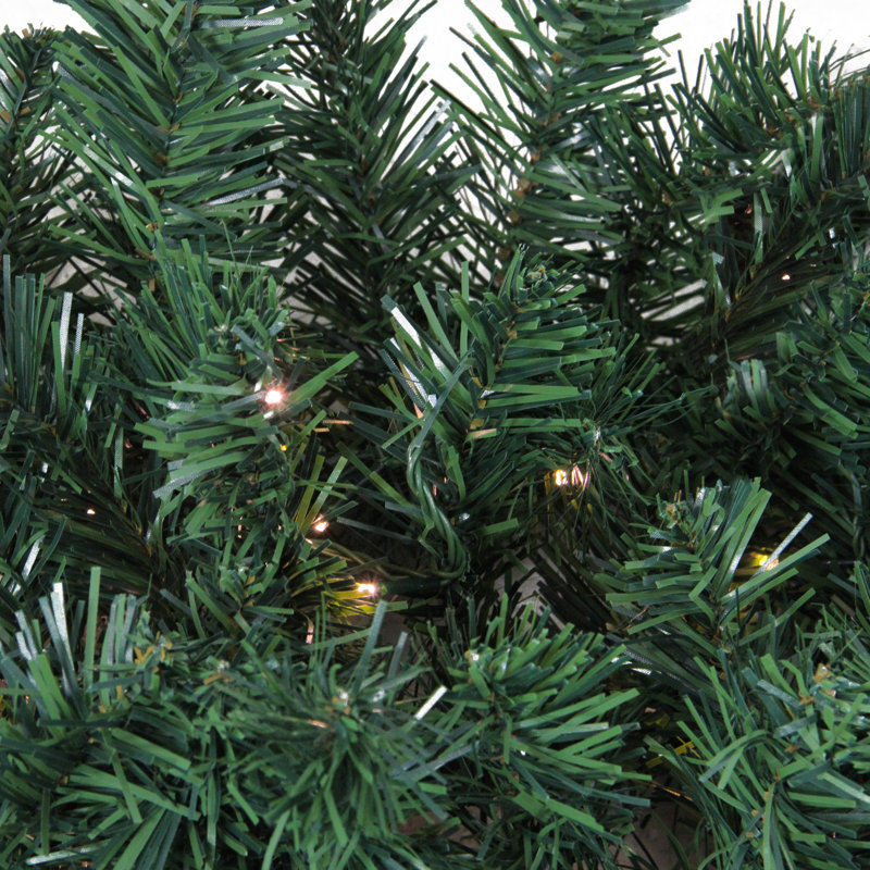 Guirlande de Noël artificielle pré-éclairée 12 pi, H 144 po x l 114 po x P 8 po