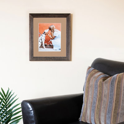 Cadre photo Arttoframes 16 po x 24 po en bois de grange brun véritable récupéré de 1,5 po avec tapis simple de 2 po disponible en plus de 60 couleurs, pour des photos de 16 po x 24 po avec le tapis ou des photos de 20 po x 28 po sans le tapis