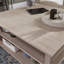 Table basse à plateau relevable avec surface spacieuse, finition brune