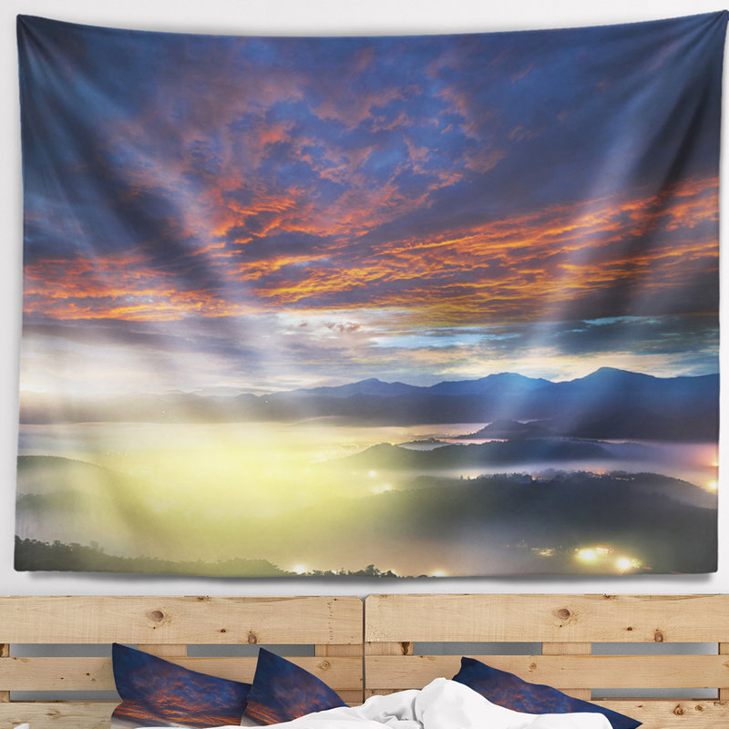 Tapisserie de polyester jaune et nuages flamboyant avec accessoires suspendus inclus, H 68 po x l 80 po