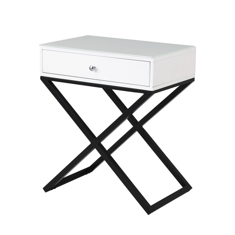 Table de chevet en bois blanc de 23 pouces avec dessus en verre, tiroir intérieur, base en métal et dessus de table d'appoint.