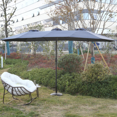 Grand parasol d'extérieur double face 14,8 pi avec manivelle (bleu marine) (sans base)