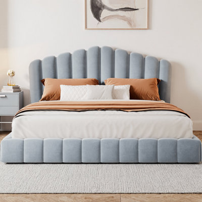 Lit tapissier Prylor Cloudy avec tête de lit en velours et structure robuste