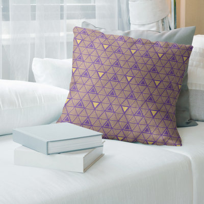Coussin décoratif triangles dessinés à la main