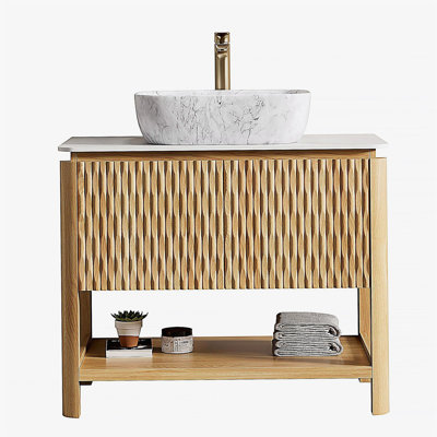 Meuble-lavabo de salle de bain 36 po Sharma, armoire de rangement autoportante en contreplaqué avec 2 portes en bambou texturé et tablette ouverte, lavabo en céramique à motif marbré et plateau en pierre frittée blanc de Carrare, grain de bois