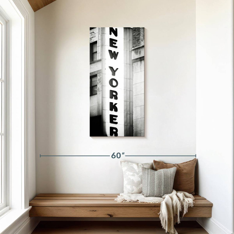 Hôtel New Yorker, H 42 po x l 21 po