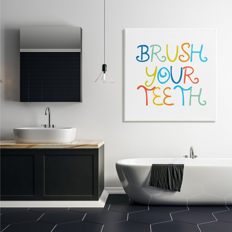 «Fun Kids Bathroom», brosse à dents, règles surdimensionnées, estampe numérique encadrée par Daphne Polselli, Toile tendue